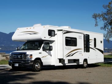 Ansicht mit Slideout des C-XLarge Wohnmobil von Fraserway RV Kanada
