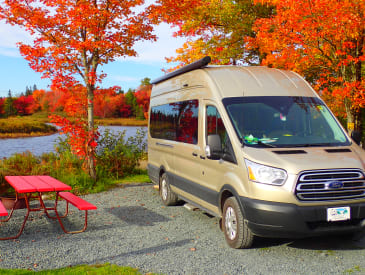 In der Natur mit dem Van Conversion von Fraserway RV Kanada