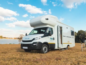 Am Wasser mit dem 6-Bett (M6B) von Maui Rentals Afrika