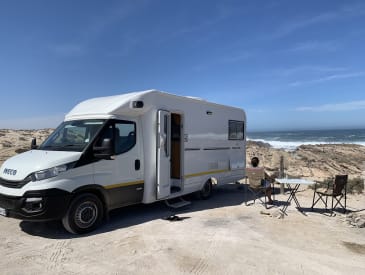 Am Meer mit dem 4-Bett (M4Bi) von Maui Rentals Afrika