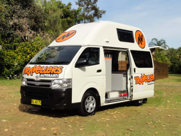 Ansicht des Hitop Camper von Travellers Autobarn Neuseeland