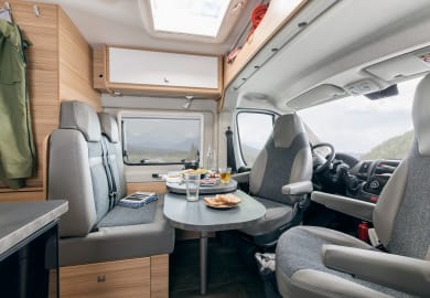 Der gemütliche Sitzbereich im Urban Luxury von McRent Deutschland