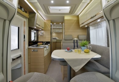 Innenbereich des Compact Plus von McRent Spanien