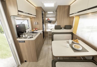 Innenraum im Family Plus von McRent Spanien