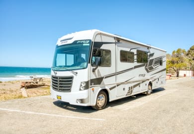 Road Bear RV Class A 30-32 ft