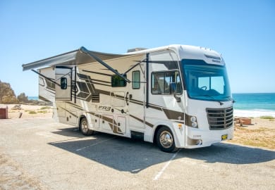Road Bear RV Class A 30-32 ft