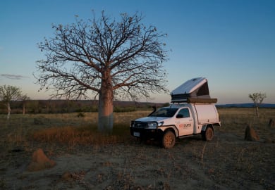 Natur pur vor dem 2 Personen 4WD Camper von Redsands Campers Australien