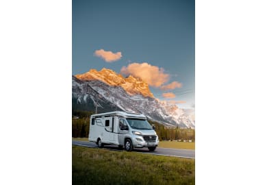 Bei den Bergen mit dem Active Extra von rent easy Italien