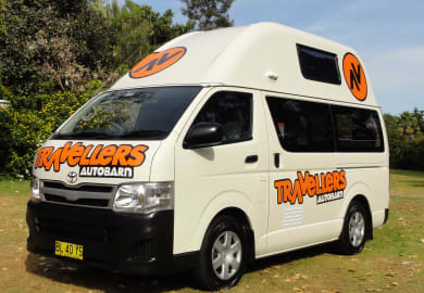 Die Seitenansicht des  Kuga Campervan von Travellers Autobarn Neuseeland