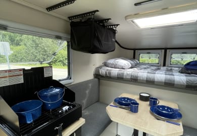 Die praktische Küche im Scout Adventure Truck 4×4 Gold