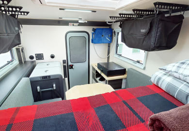 Innenraum im Truck Camper Scout von Fraserway RV Kanada