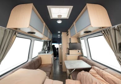 bequeme Sitzgruppe im Ultima Plus Elite von Maui Rentals Neuseeland
