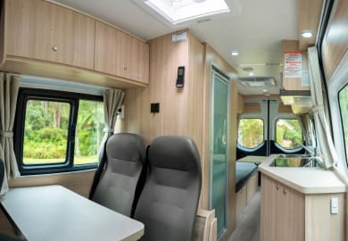Innenansicht Camper Ultima von Maui Australien