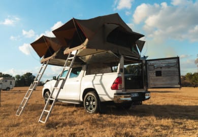 Zwei praktische Dachzelte Toyota Double Cab DCE von Britz 4x4 Rentals Afrika