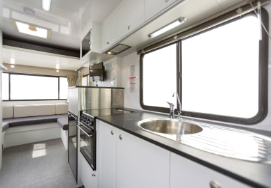 Die Küchenzeile vom Polaris 4 von Star RV in Neuseeland