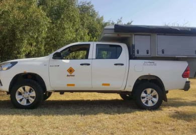 Seitenansicht des Toyota Hilux Bushcamper (HilCAM) von Bushlore Afrika