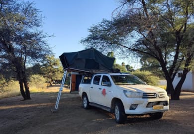 Erholsame Nächte in den beiden Dachzelten des Toyota Hilux von Africar
