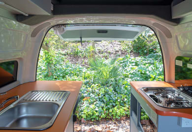 Küche im HI5 Campervan von Travellers Autobarn Australien