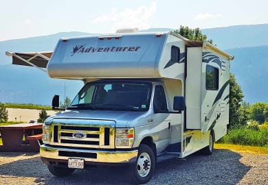 Am Stellplatz mit dem C-Large Wohnmobil von Fraserway RV Kanada