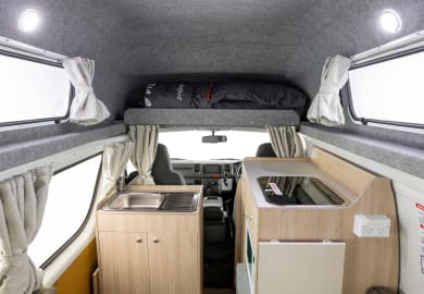 Die funktionale Küche im Endeavour Camper von Hippie Australien - Saison 2025/26