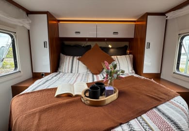 Bett im Heck - Insel Variante ( Fahrzeug Option 1) im Odyssey von Britz Rentals Neuseeland