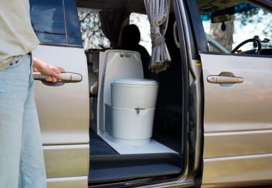Toilette im Beta 2S SC Camper von Spaceships in Neuseeland