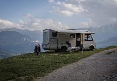 Auf einem Berg mit dem Exclusive First von rent easy Deutschland