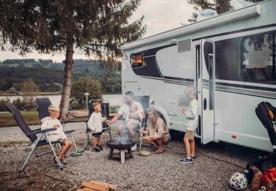 Zusammen am Lagerfeuer mit dem Active First von rent easy Italien