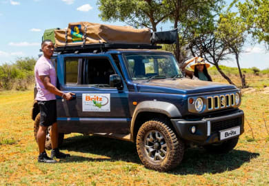Das eingeklappte Dachzelt des Suzuki Jimny von Britz 4x4 Rentals Afrika