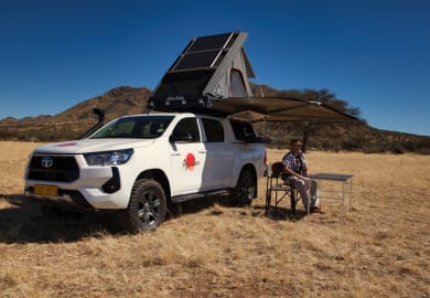 Rast unter der Markise des Toyota Hilux 2 Luxury von Africar