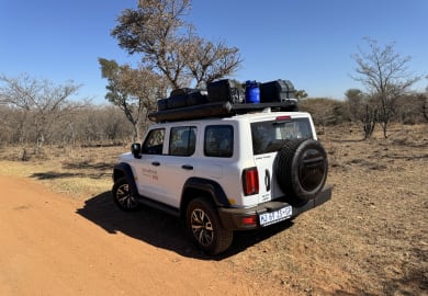 Ausgestattet mit Reserverad: Safari Camper B von Avis Afrika