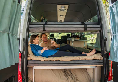 Die gemütlichen Betten im Endeavour Camper in Australien