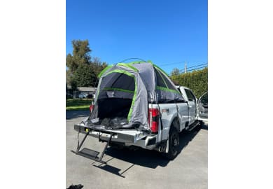 Road Camper Truck mit Zelt