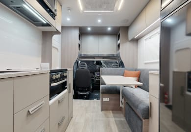 Let's Go Jayco 2 Bett Grandiose