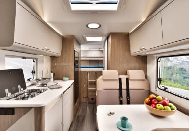 Blick nach hinten in den Large 6 Automatik von Touring Cars