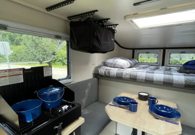 Die praktische Küche im Scout Adventure Truck 4×4 Silver von GoNorth