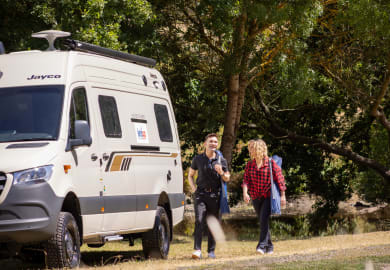 Let's Go Motorhomes Jayco 2 Bett Adventurer