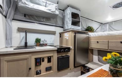Road Camper E-Truck Camper (EV TC)