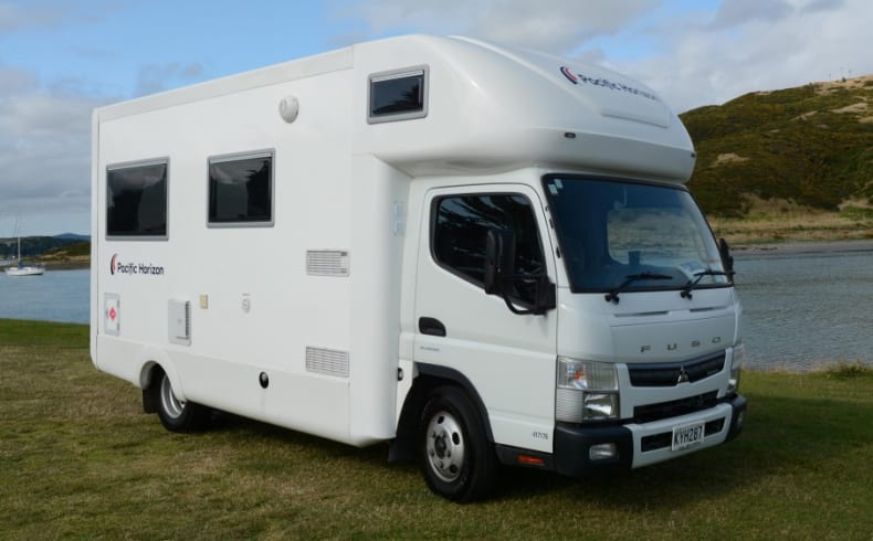 Pacific Horizon 4-Bett Fuso Motorhome