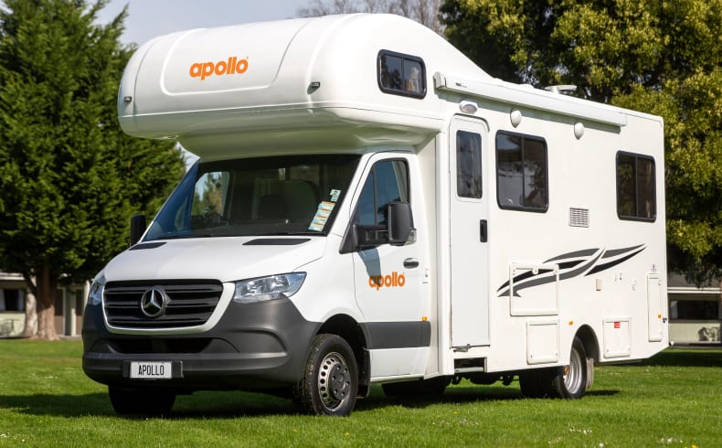 Seiten und Frontansicht des Euro Camper von Apollo Motorhomes Neuseeland