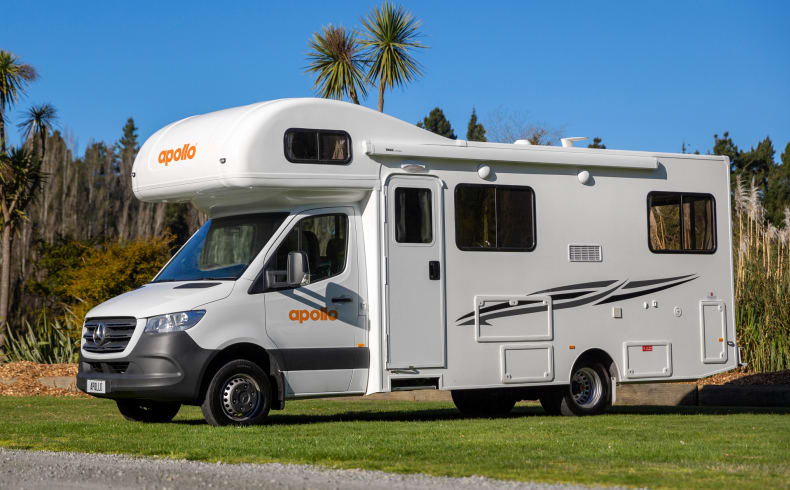 Seitenansicht der Euro Deluxe von Apollo Motorhomes Neuseeland