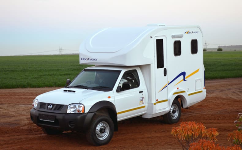 Front und Seitenansicht des Discoverer FunX Budget von Bobo Campers Afrika