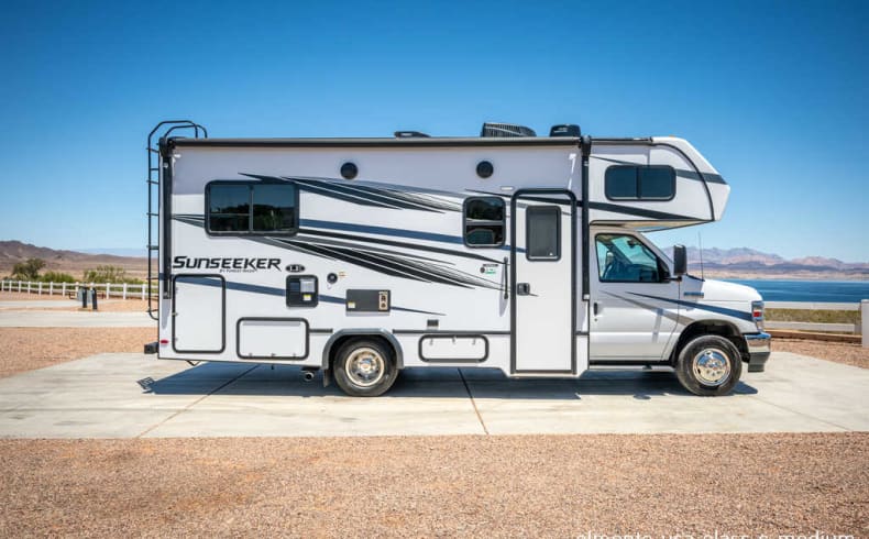 Seitenansicht des Class C Medium [D] 24-26ft von El Monte USA