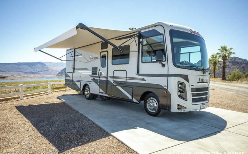 Die praktische Markise des Class A Family Sleeper [AF] 31-34ft von El Monte USA