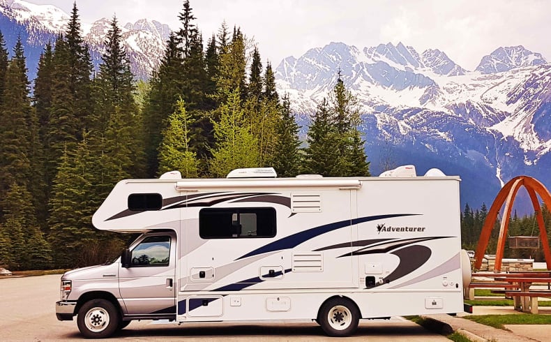 Seitenansicht des C-Large Wohnmobil von Fraserway RV Kanada