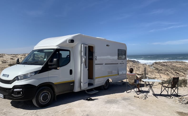 Am Meer mit dem 4-Bett (M4Bi) von Maui Rentals Afrika