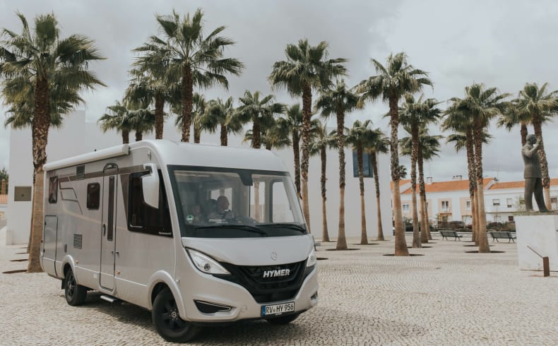 Bei Palmen mit dem Exclusive First von rent easy Deutschland