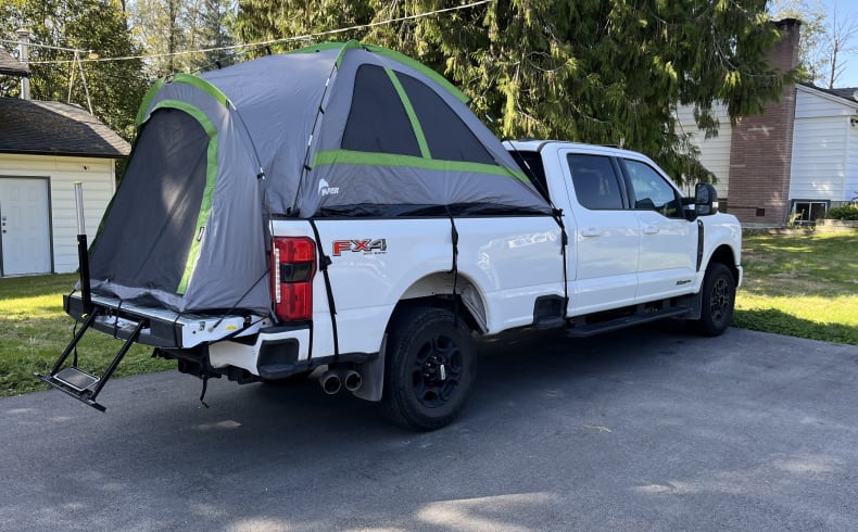 Road Camper Truck mit Zelt