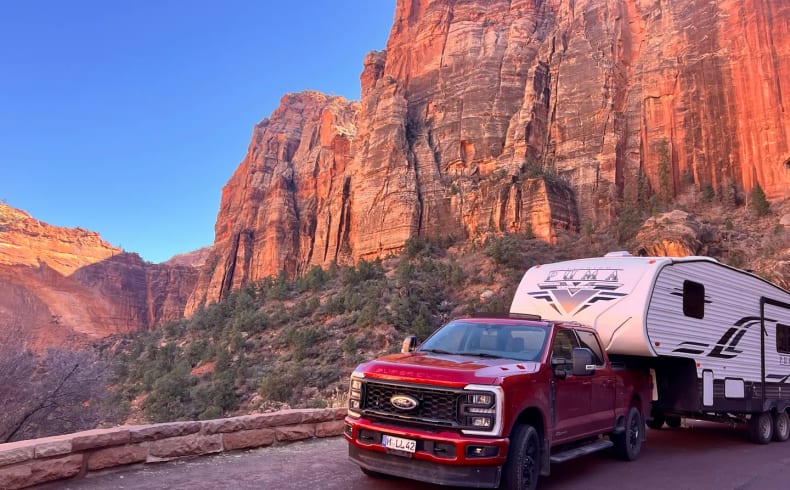Road Camper 5th Wheel - Pickup+Caravan